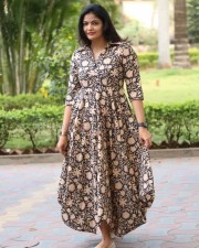 Telugu Actress Kalpika Ganesh Pictures At Sita On The Road Movie Trailer Launch