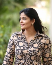 Telugu Actress Kalpika Ganesh Pictures At Sita On The Road Movie Trailer Launch