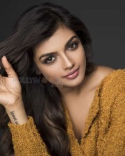 Actress Ashna Zaveri Sexy Photo Shoot Photos