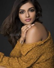 Actress Ashna Zaveri Sexy Photo Shoot Photos
