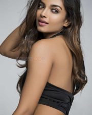 Actress Ashna Zaveri Sexy Photo Shoot Photos