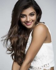 Actress Ashna Zaveri Sexy Photo Shoot Photos