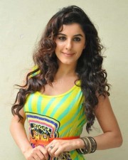 Actress Isha Talwar Candid Photos