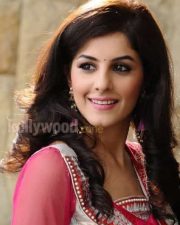 Actress Isha Talwar Sexy New Stills