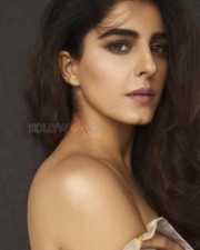 Actress Isha Talwar Sexy Photos