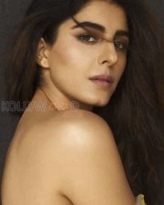 Actress Isha Talwar Sexy Photos