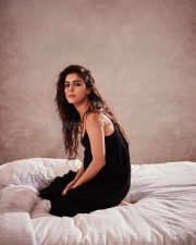 Actress Isha Talwar Sexy Photos