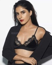 Actress Isha Talwar Sexy Photos