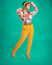 Actress Janani Iyer in a Retro Photoshoot Pictures 02