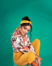Actress Janani Iyer in a Retro Photoshoot Pictures 03