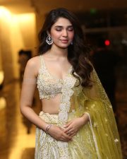 Actress Krithi Shetty at the Grand Pre Release Event of Vaa Vaathiyaar Photos 04