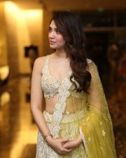 Actress Krithi Shetty at the Grand Pre Release Event of Vaa Vaathiyaar Photos 07