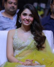 Actress Krithi Shetty at the Grand Pre Release Event of Vaa Vaathiyaar Photos 11