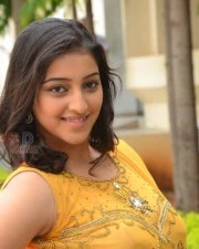Actress Mouryani Photos