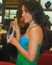 Actress Priya Anand Sexy Pics