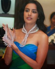 Actress Priya Anand Sexy Pics