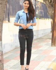 Actress Swathi At Bomma Adirindi Movie Press Meet Stills