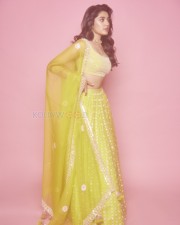 Ajayante Randam Moshanam Movie Actress Krithi Shetty Sexy Cute Photoshoot Pictures 06