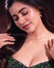 Alluring Actress Anju Kurian in a Blue Saree with Green Jewelled Blouse Photos 03 Alluring Actress Anju Kurian in a Blue Saree with Green Jewelled Blouse Photos 03