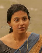 Anjali as Muthulakshmi in Thunindha Pin Courage Navarasa