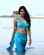 Arima Nambi Heroine Priya Anand Sexy Photo
