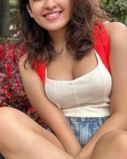 Attractive Shirley Setia Sexy Pictures 01