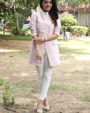 Balloon Movie Heroine Janani Iyer Pictures