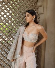 Beautiful Alaya F in a Pastel Pink Outfit Photos 03