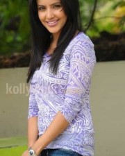 Beautiful Priya Anand Pictures