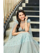 Beautiful Shirley Setia in an Ethnic Shahara Photos 01