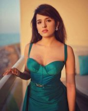 Beautifully Hot Shirley Setia Picture 01