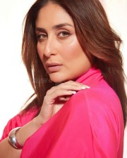 Bold Kareena Kapoor in Pink Outfit Pictures 02