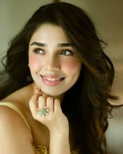 Captivating Actress Krithi Shetty in a Pastel Yellow Corset Top Photos 02