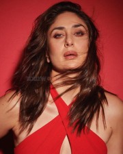 Flaming Hot Kareena Kapoor in a Red Jumpsuit Pictures 01