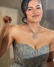 Glamorous Anju Kurian Cleavage in a Blue Embroidered Strapless Gown Photos 03 Glamorous Anju Kurian Cleavage in a Blue Embroidered Strapless Gown Photos 03