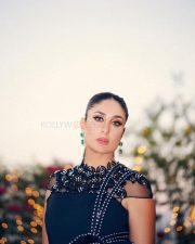 Glamorous Kareena Kapoor at Nita Mukesh Ambani Cultural Centre Launch Pictures 01