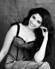 Gorgeous Krithi Shetty in a Green Checked Lace Detail Fitted Crop Top Photos 01