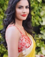 Gorgeous Priya Anand Photos