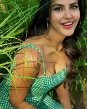 Gorgeous Priya Anand Sexy Pictures
