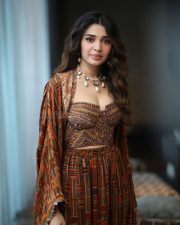 Heroine Krithi Shetty at Annagaru Vostaru Interview Photos 25