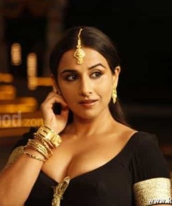 Hot Vidya Balan As Silk Smitha Cleavage Pictures