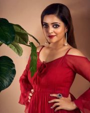 Janani Iyer Red Hot Photoshoot Stills 03