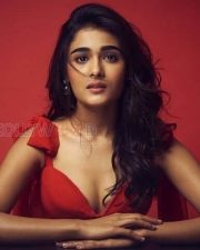 Jayeshbhai Jordaar Movie Heroine Shalini Pandey Sexy Photoshoot Pictures 02