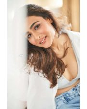 Jayeshbhai Jordaar Movie Heroine Shalini Pandey Sexy Photoshoot Pictures 07