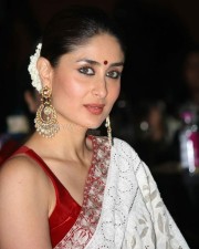 Kareena Kapoor Traditional Saree Picture 01