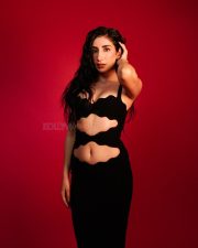Kis Kisko Pyaar Karoon 2 Actress Parul Gulati in a Sleeveless Black Cutout Maxi Gown Pictures 01 Kis Kisko Pyaar Karoon 2 Actress Parul Gulati in a Sleeveless Black Cutout Maxi Gown Pictures 01