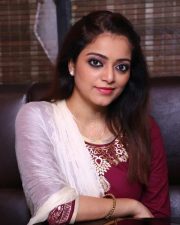 Koorman Movie Heroine Janani Iyer Pictures 02