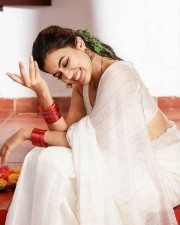 Malayalam Actress Anju Kurian Onam Photoshoot Pictures