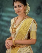 Malayalam Actress Anju Kurian Traditional Photoshoot Pictures 02