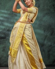 Malayalam Actress Anju Kurian Traditional Photoshoot Pictures 03